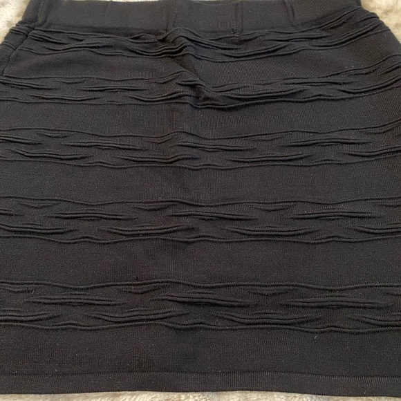 Black stretchy skirt - Picture 3 of 5